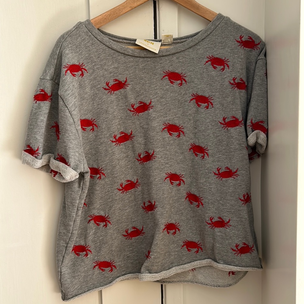 Crab sweatshirt! Super cute. Loose fit!